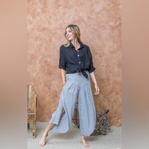 Beautiful Gray Striped Nati Moroccean Pockets Pull On Round Hem Crop Pants S/M
